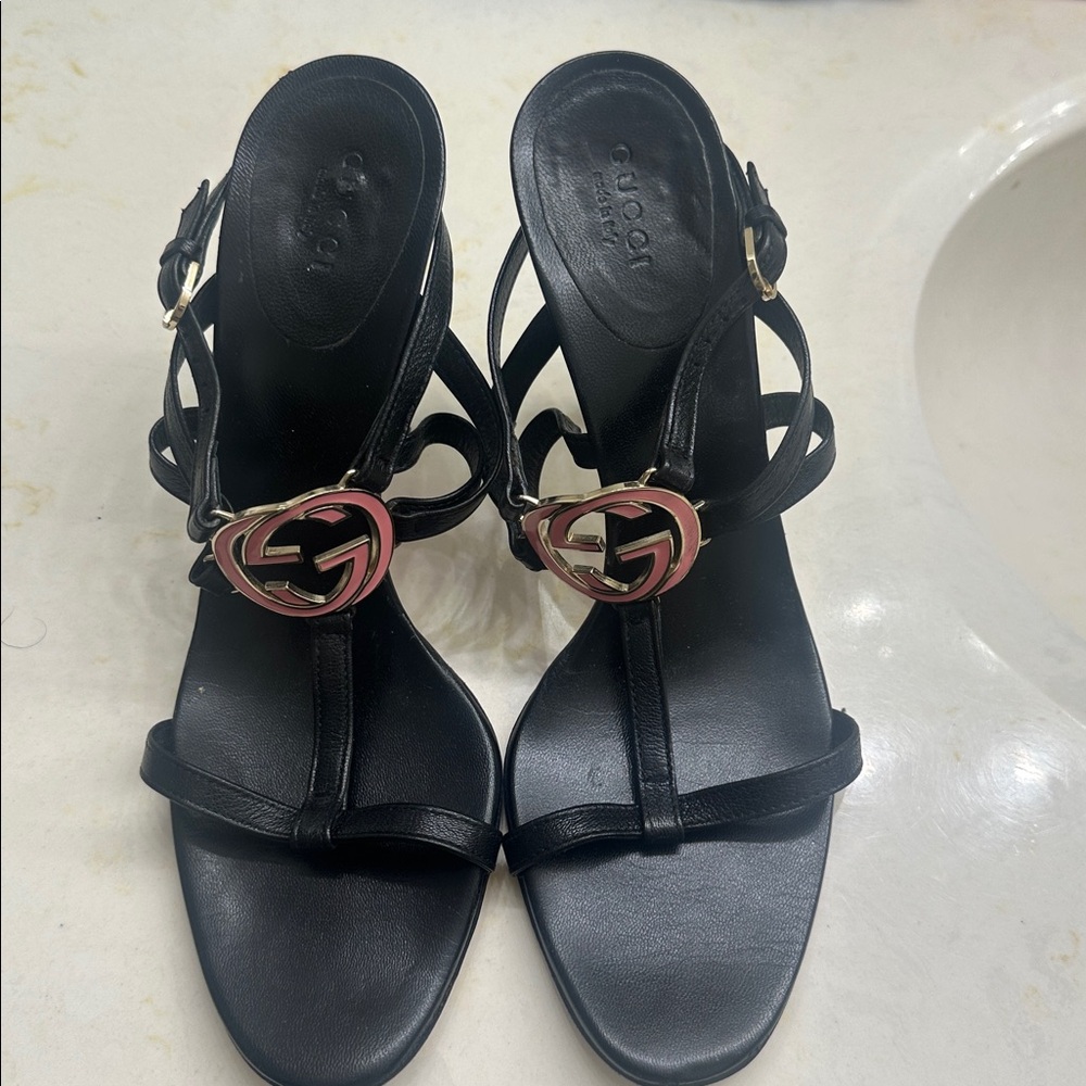 Gucci Black Sandals with Pink Emblem